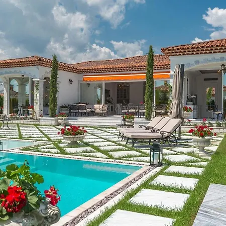 Vila Eden Park Luxury Sluneční pobřeží