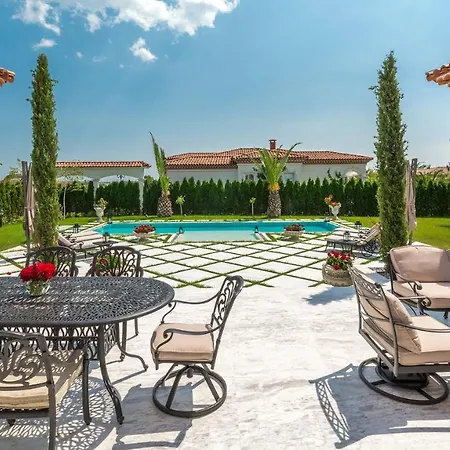 Eden Park Luxury Villa