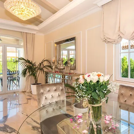 Eden Park Luxury Villa *