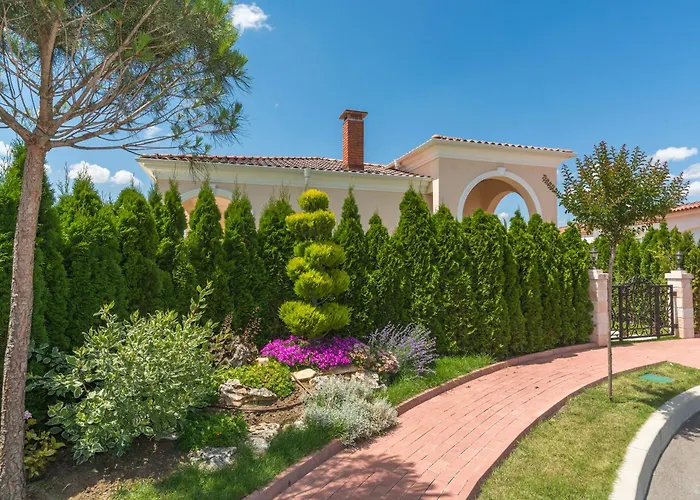 Eden Park Luxury Villa